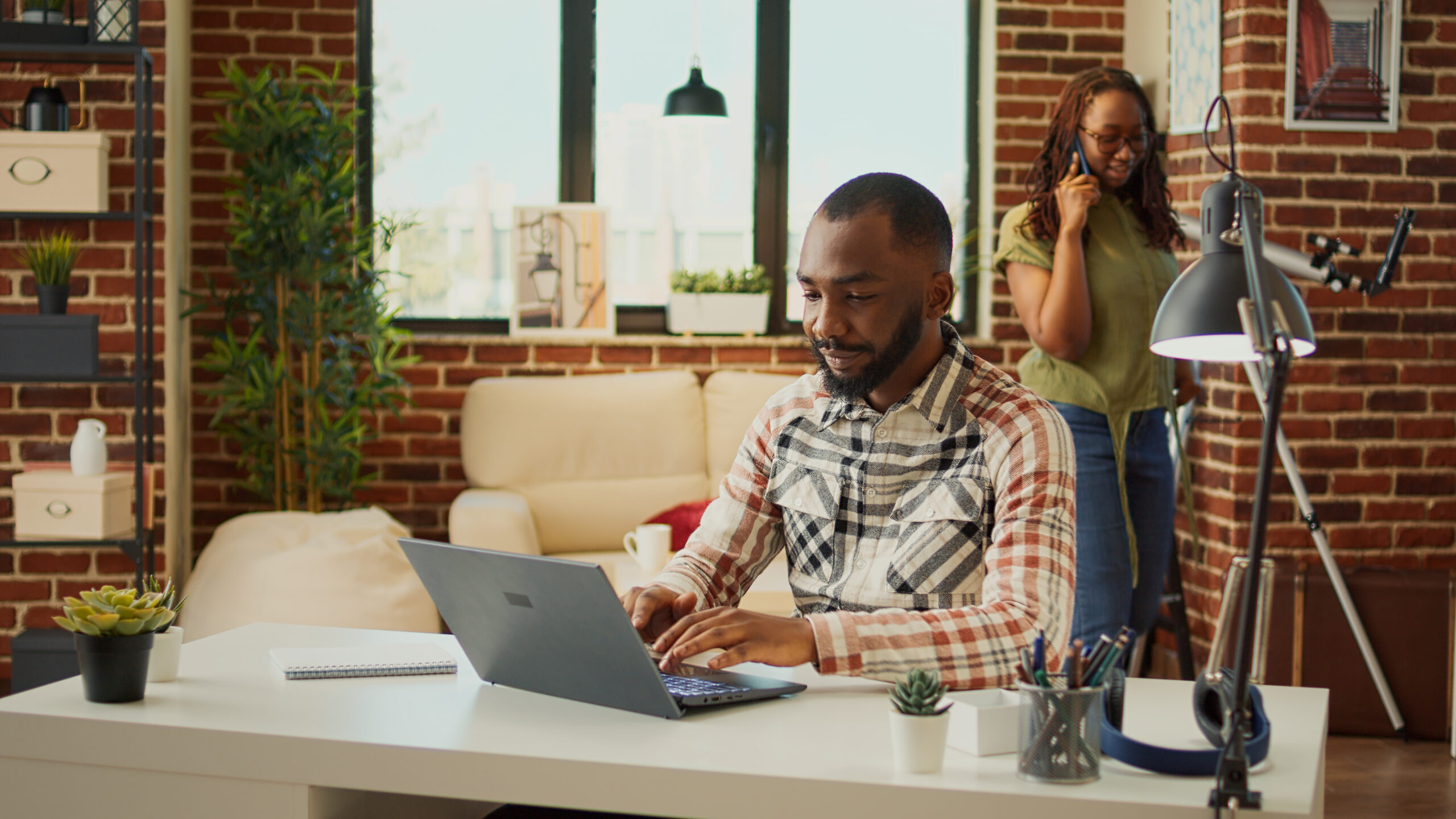 Company employee planning online report and sending professional email, using laptop to work remotely from home. Young modern person sitting at desk and working on digital accounting. SSUCv3H4sIAAAAAAAACjxR227bMAz9FUPPUSBbF1t5W7tLMWxoHjoUWD0UlEQnRhQrsOUORdF/H+22e5JInAt5+MIcTL1nuxfWxzhPeYTcp4HtxIaNOAQc1+/TKI1Yf9CvD4Y+p7GHuFYOsj8OcEa2G+YYXzdsypDnCScSpspDxgPB1/rD8eFl6bMd22O6RGREmh2VP/vJY4wwYJon9rr5gN0heaSYDs//odfpfJkzjgT7Q6MdcPDPiyNZjhgR1gEemOwq1QnteQ3WcqVry50TnvsAolJKIHQNabrOVrYCz9EL4KpWHQepLcdgqdFpUepAMBRWa0kaRjmCGfS8caXhnSnrrrKNKdUC01Xd1HWQ3GrTkKlU3Fak65x3qLCUvrKMpj79pQXO70HBHPq0ZPSUPERqSmpext73w+ENkfJxuQmFkuYhj7QuK2tFfjGlCzjKcdcREzfsCNNEmPDeWM5A903nN50h5SUcRsxA11lkpKyUNVYYbWvdiHrJ5O2Ox56Ii9fCpK8/9eF94p70WVU7UKaWXAcbuAq64Q5B8dKDqTqUYJqaxOZLTBDysiAxuzSe18OOMFEE6wq09AXykZq/d227v7m9u23bclv8WpkUQrE/ppymtrVabYuvX4qrCP5UXCfSxuImnbHgxRUFdiruIcbiR/9ErFXjcxqwbT+JyjwKWTalqOTjNb1bIRprtDTb7/tv7PUfAAAA//8DAGBRe5YSAwAA